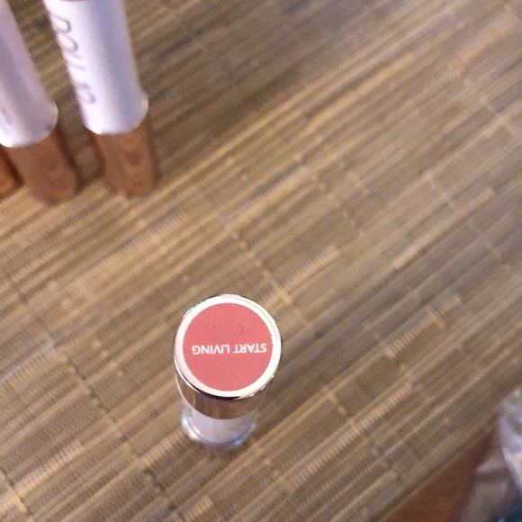 DOLL 10 LIP CRAYON 💄 - Picture 6 of 10